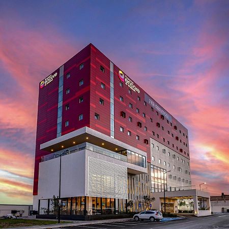 Ramada Encore By Wyndham Guadalajara Aeropuerto Las Pintas Exteriör bild