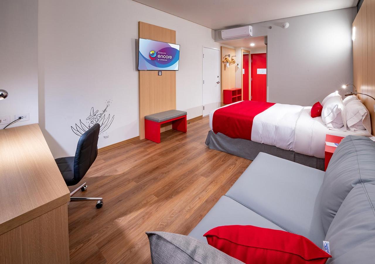 Ramada Encore By Wyndham Guadalajara Aeropuerto Las Pintas Exteriör bild