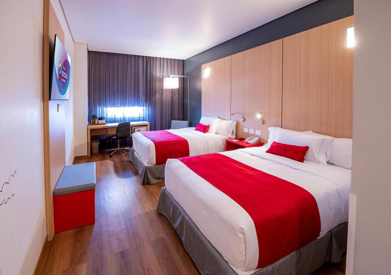 Ramada Encore By Wyndham Guadalajara Aeropuerto Las Pintas Exteriör bild
