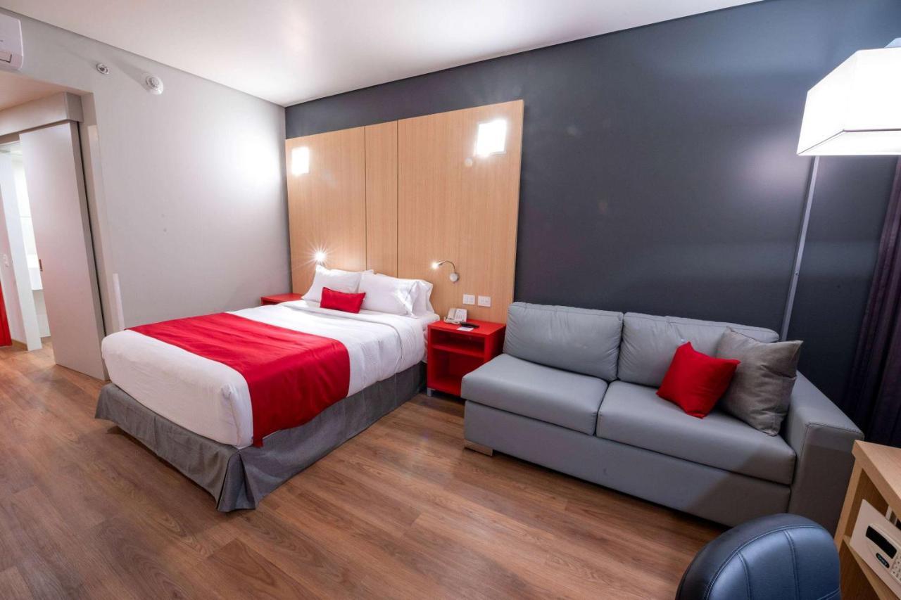 Ramada Encore By Wyndham Guadalajara Aeropuerto Las Pintas Exteriör bild