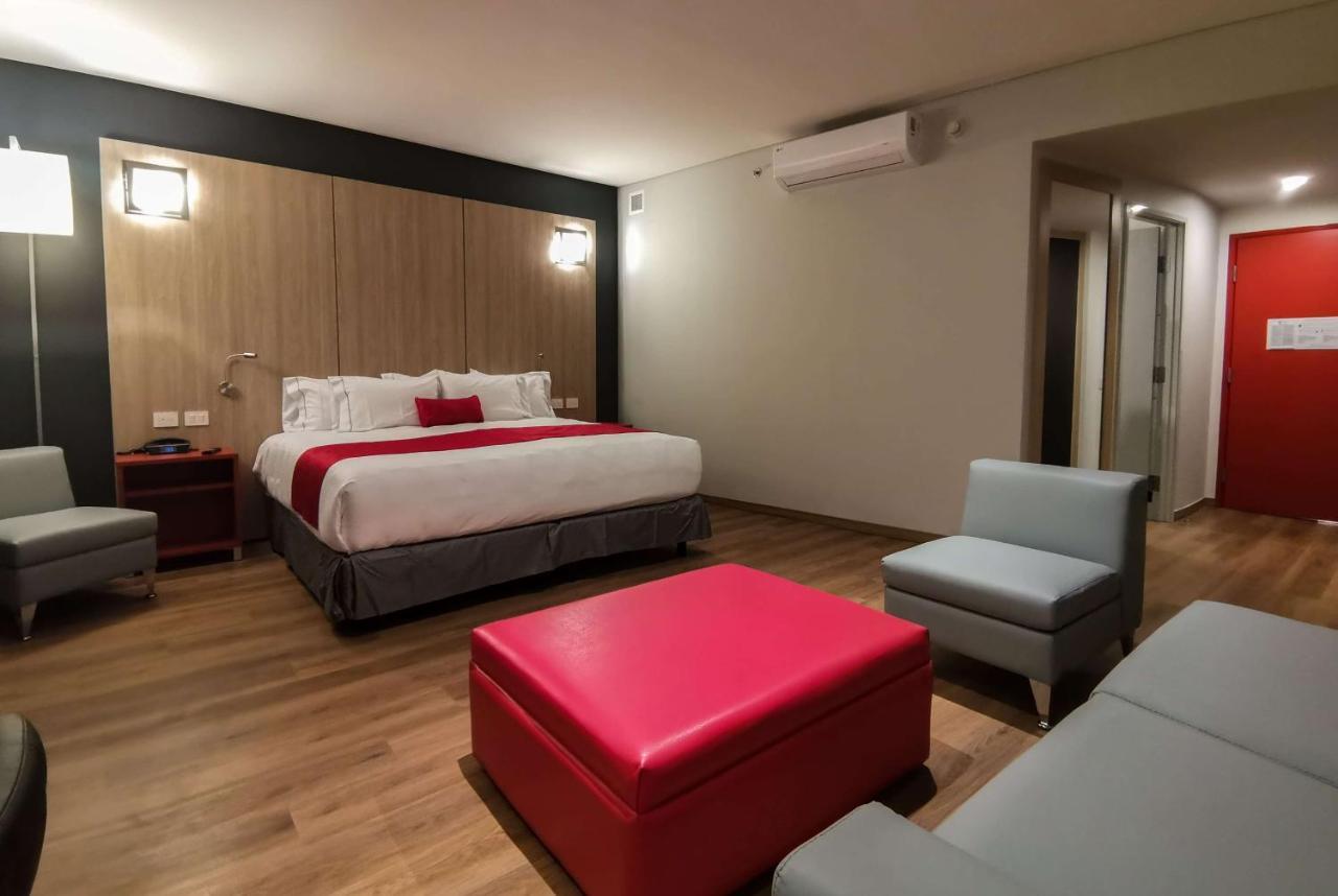 Ramada Encore By Wyndham Guadalajara Aeropuerto Las Pintas Exteriör bild