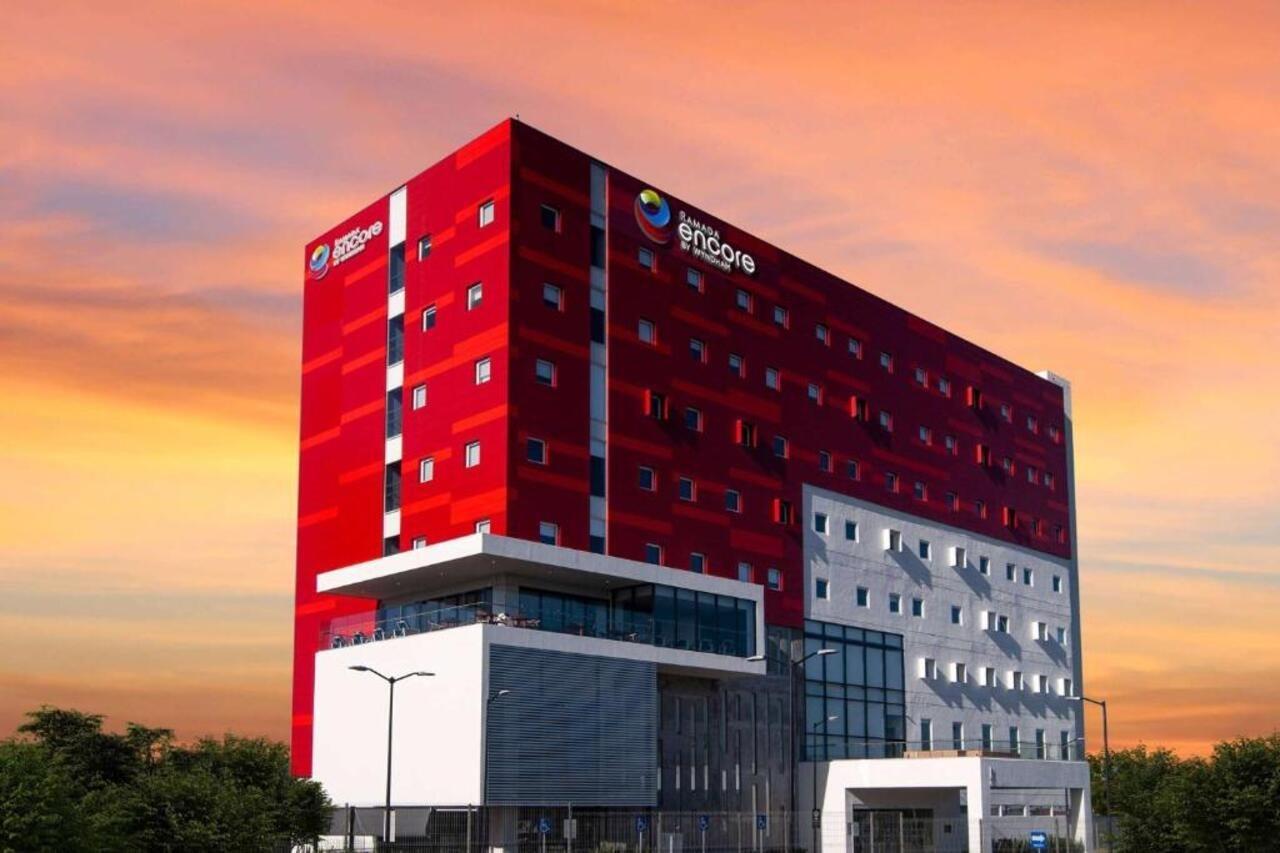 Ramada Encore By Wyndham Guadalajara Aeropuerto Las Pintas Exteriör bild