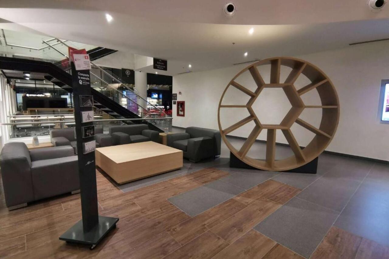 Ramada Encore By Wyndham Guadalajara Aeropuerto Las Pintas Exteriör bild