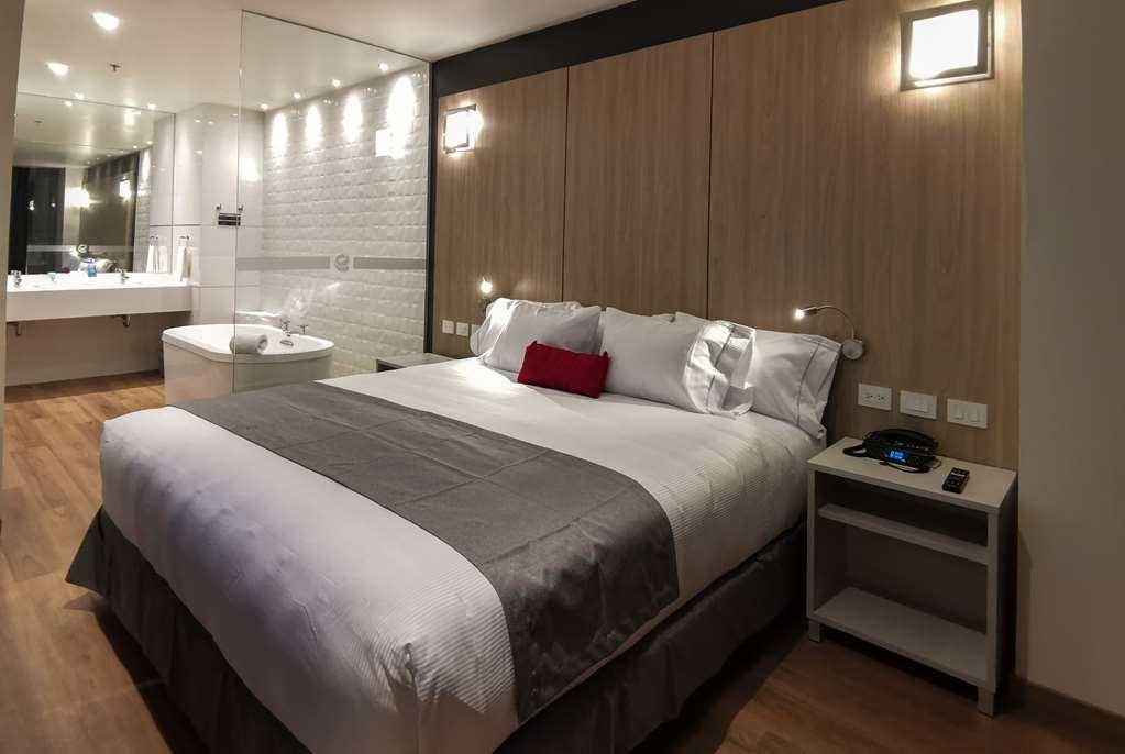 Ramada Encore By Wyndham Guadalajara Aeropuerto Las Pintas Rum bild