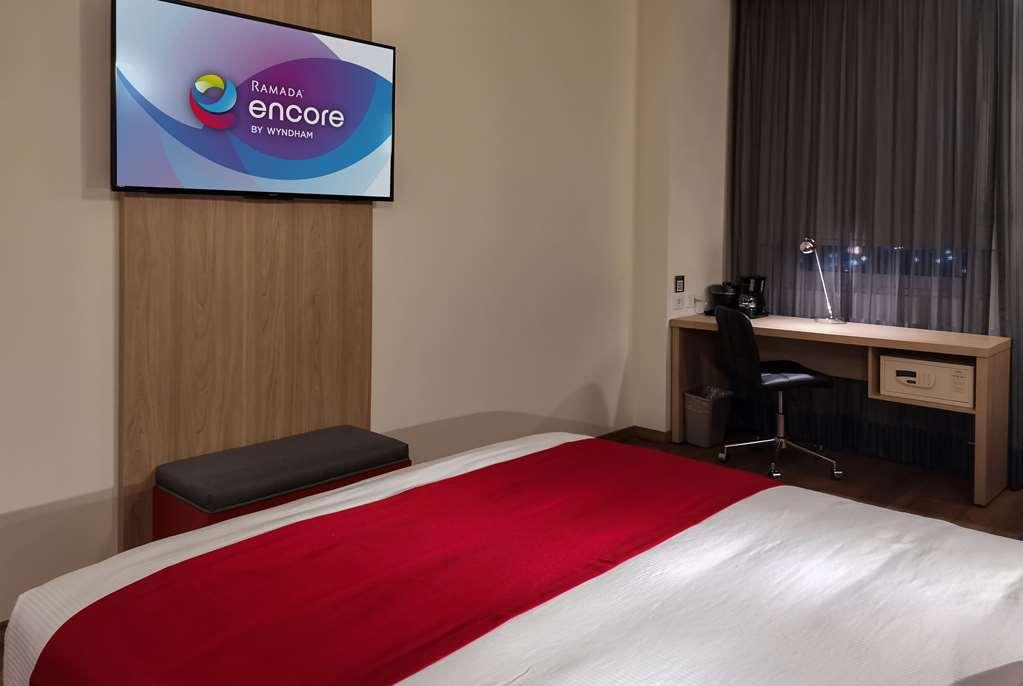 Ramada Encore By Wyndham Guadalajara Aeropuerto Las Pintas Rum bild